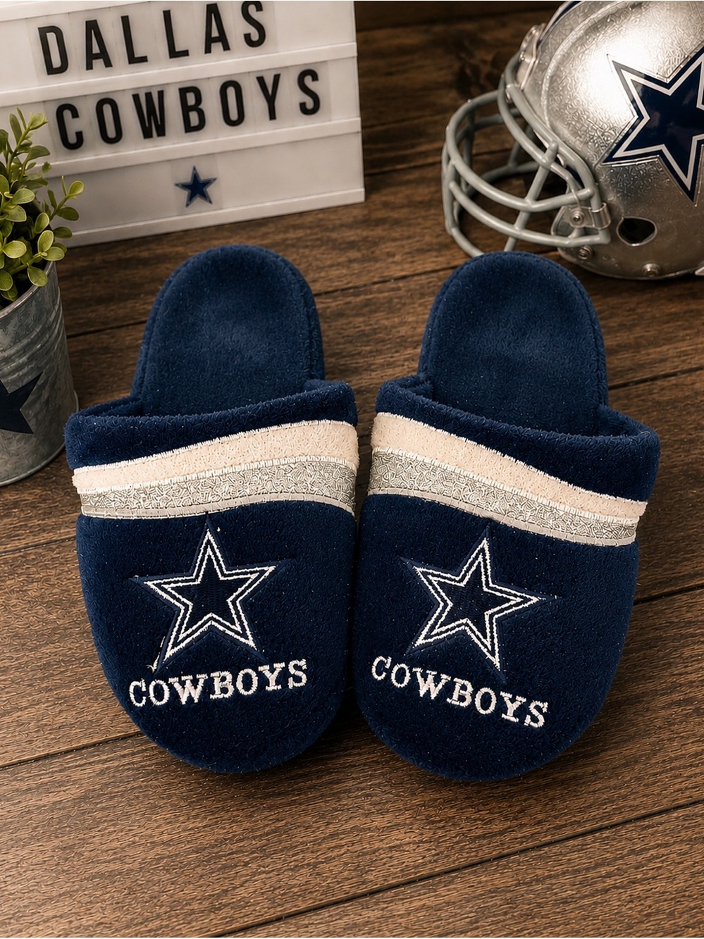 🏈⭐ Dallas Cowboys Plush Slippers Women’s Medium (7-8) | Cozy NFL Fan Lounge